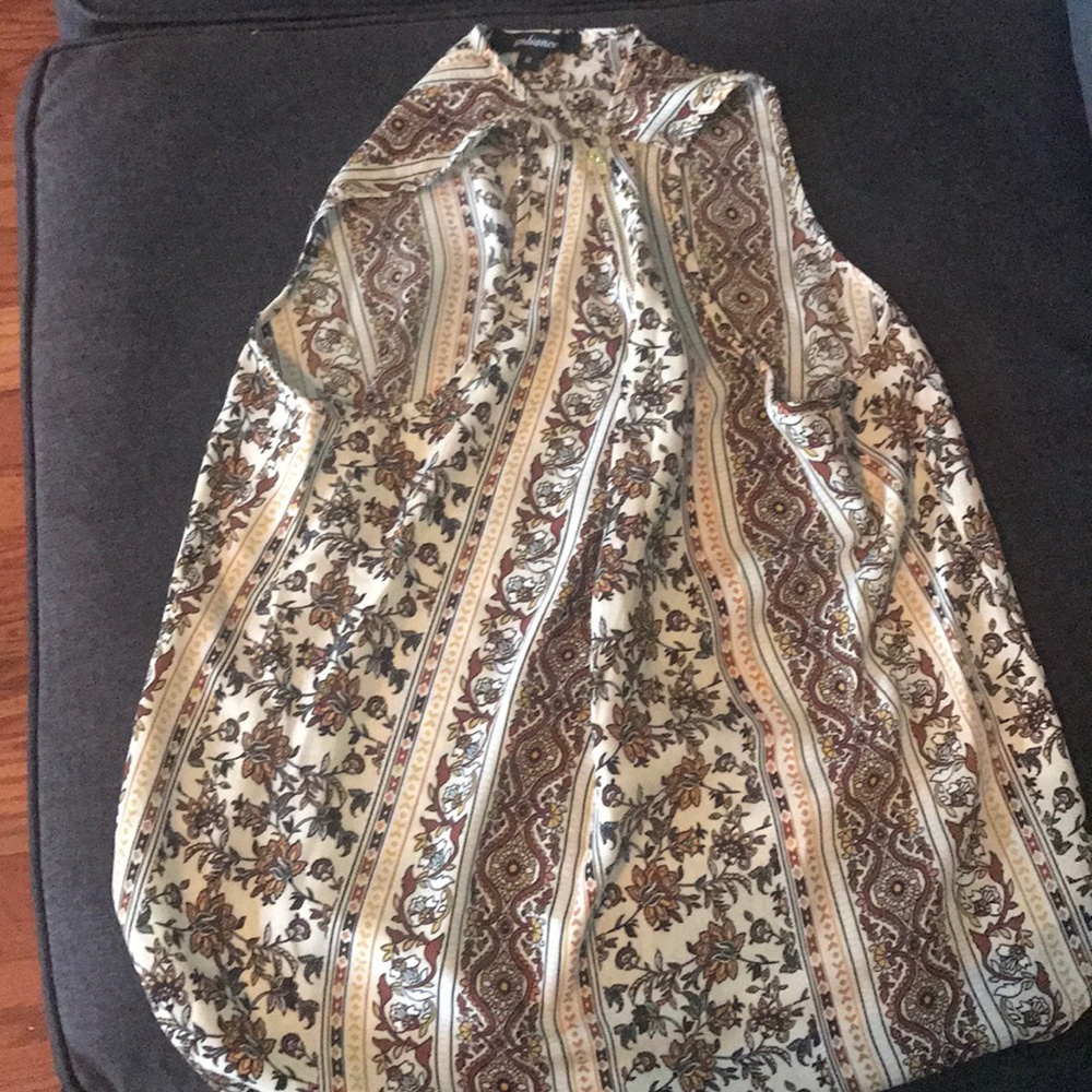 Clothes - Picture 2 of 3